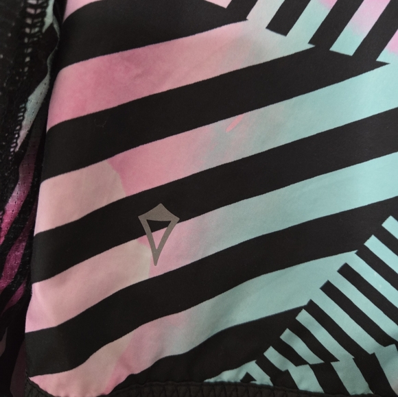 Ivivva by Lululemon Girls 14 Windbreaker Jacket  Thumbholes Pastel Geometric - Picture 5 of 10